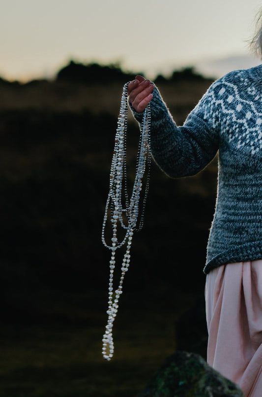 The difference between a mala and a tantric necklace